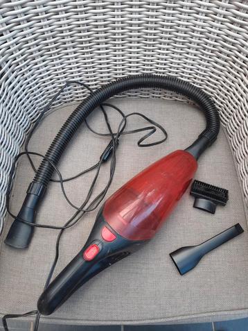 AUTOSTOFZUIGER 12 V 120 WATT MET HULPSTUKKEN VRIJWEL NIEUW beschikbaar voor biedingen