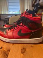 Air Jordan 1 Mid Rood/Zwart - Maat 40, Ophalen of Verzenden, Zo goed als nieuw, Jongen of Meisje, Schoenen