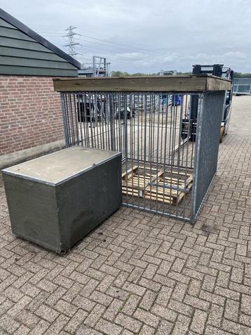 Hondenhok beschikbaar voor biedingen