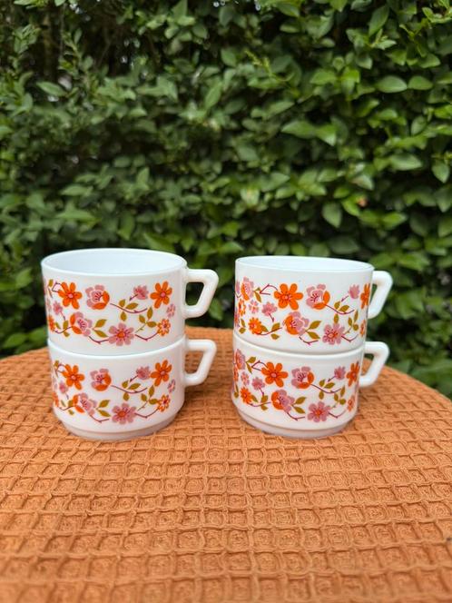 Arcopal Scania France kopjes 4 stuks, Huis en Inrichting, Keuken | Servies, Gebruikt, Kop(pen) en/of Schotel(s), Overige stijlen