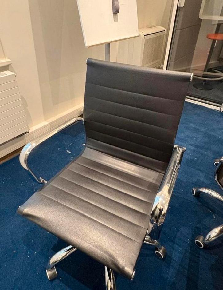 Strakke zwarte bureaustoel in goede staat, Huis en Inrichting, Bureaustoelen, Gebruikt, Bureaustoel, Zwart, Ergonomisch, Ophalen