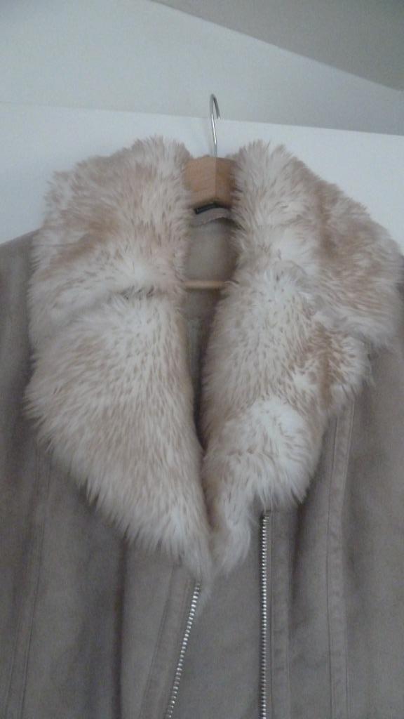 winterjas maat M/L, Kleding | Dames, Jassen | Winter, Zo goed als nieuw, Maat 38/40 (M), Beige, Ophalen of Verzenden