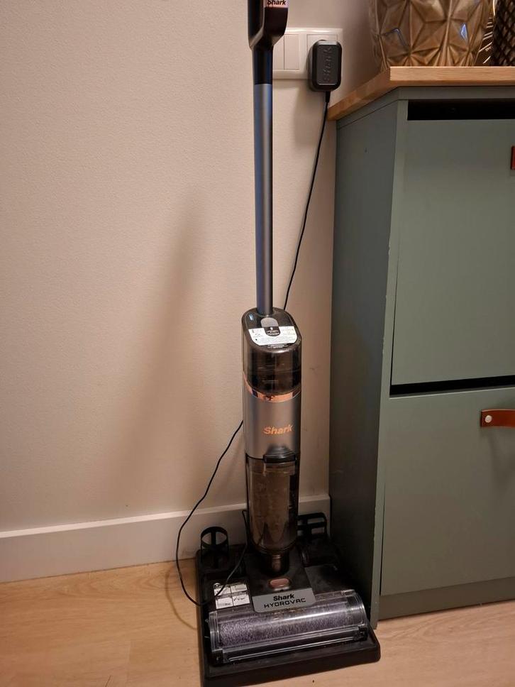 Shark HydroVac Stofzuiger en Dweil in één, Witgoed en Apparatuur, Stofzuigers, Zo goed als nieuw, Waterstofzuiger, Minder dan 1200 watt