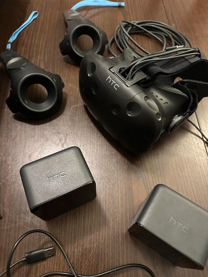HTC Vive VR Systeem + Koffer & Statieven, Spelcomputers en Games, Virtual Reality, Gebruikt, Pc, VR-bril, Ophalen