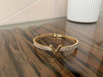 Nieuwe, mooie armband beschikbaar voor biedingen