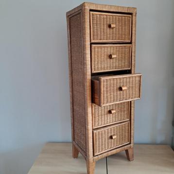 Vintage rotan /rieten kast met 5 lades beschikbaar voor biedingen