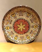 Grote ronde schaal met Arabische decoratie, Porselein of Keramiek, Schaal, Rond, Ophalen of Verzenden