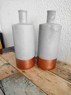 2 cement vazen grijs/brons kleur hxdrs 30x11x4 cm, Ophalen of Verzenden, Zo goed als nieuw, Overige kleuren, Minder dan 50 cm