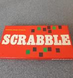 Origineel vintage Scrabble met rode houten letters., Hobby en Vrije tijd, Gezelschapsspellen | Overige, Ophalen of Verzenden, Een of twee spelers