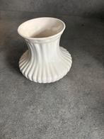 Delfts Wit Vaasje - Beschadiging, Gebruikt, Wit, Aardewerk of Porselein, Ophalen of Verzenden