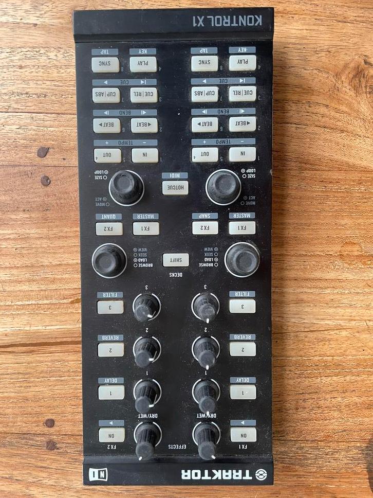 Native Instruments Traktor Kontrol X1 - DJ Controller, Muziek en Instrumenten, Dj-sets en Draaitafels, Gebruikt, Dj-set, Overige merken