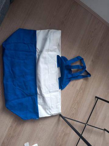 Nieuwe strandtas beschikbaar voor biedingen