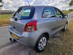 Toyota Yaris 1.3 VVTi Sol pas 87.700km met airco en trekhaak, Voorwielaandrijving, Stof, Gebruikt, Zwart