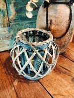 Brocante leuke Ratan windlicht, Overige materialen, ., Ophalen of Verzenden, Zo goed als nieuw
