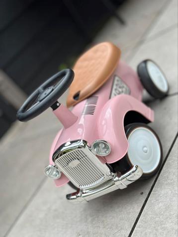 Retro loopauto beschikbaar voor biedingen