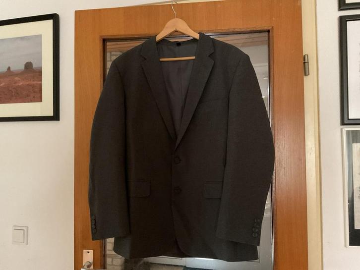 Te koop donkergrijs tweedelig kostuum maat 46, Kleding | Heren, Kostuums en Colberts, Gedragen, Maat 46 (S) of kleiner, Grijs
