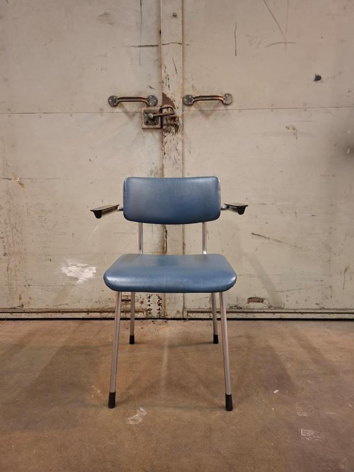Vintage Gispen 1235 buisframe stoel jaren 60 blauw skai, Huis en Inrichting, Stoelen, Zo goed als nieuw, Eén, Leer, Blauw, Ophalen