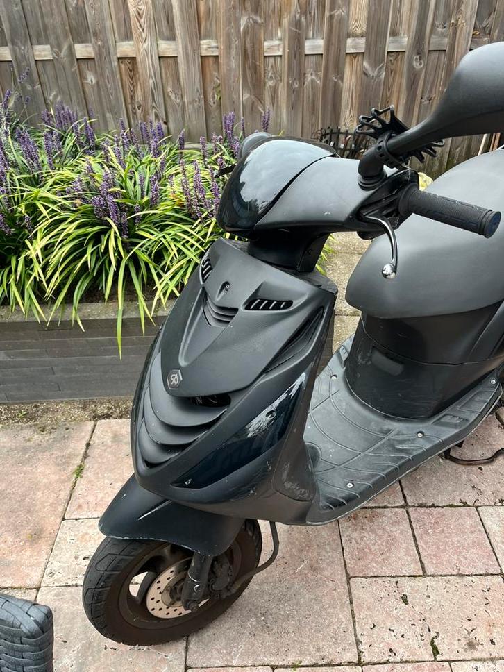 Piaggo zip 80cc, Fietsen en Brommers, Scooters | Piaggio, Gebruikt, Zip, Maximaal 45 km/u, Benzine, Ophalen