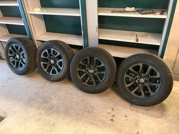 18” velgen set zgan, Hilux met nette banden beschikbaar voor biedingen