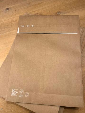 16 Papieren verzendzakken enveloppen 320x430x80 mm beschikbaar voor biedingen