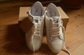 Eco-sneakers, veganistische damesschoenen: Camden beschikbaar voor biedingen