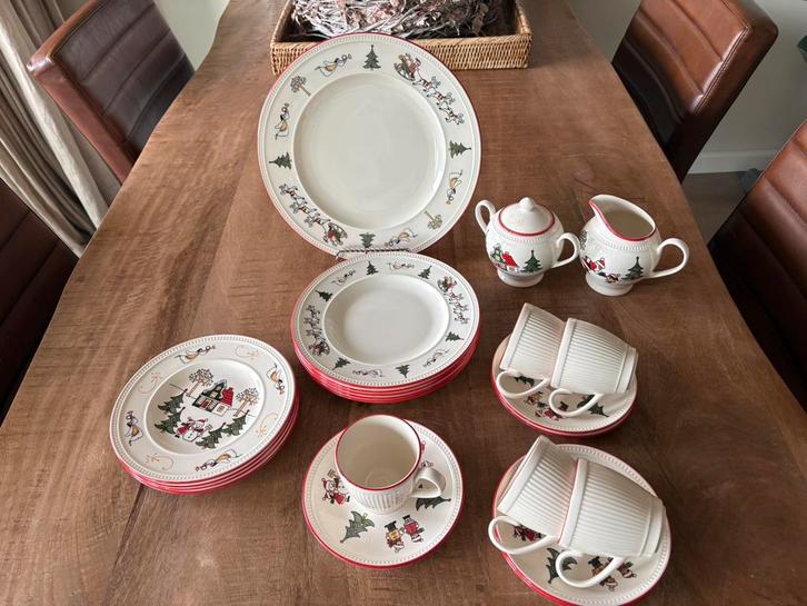 Wedgwood  Windsor kerstservies, Huis en Inrichting, Keuken | Servies, Zo goed als nieuw, Bord(en), Wedgwood, Porselein, Ophalen of Verzenden