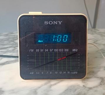 Sony Digicube jaren 80 wekkerradio  beschikbaar voor biedingen