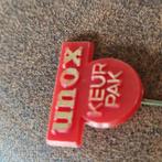 Speldje Unox keurpak (rood), Verzamelen, Speldjes, Pins en Buttons, Ophalen of Verzenden, Zo goed als nieuw