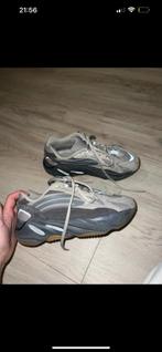 Yeezy boost 700 v2 tephra, Ophalen of Verzenden, Zo goed als nieuw, Sneakers of Gympen