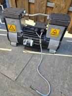 Durr dental 2 cilinder compressor pomp, Doe-het-zelf en Verbouw, Compressors, Ophalen, Gebruikt, Olievrij