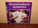 Beren borduren op kaarten van Nel van Hoorn, Ophalen of Verzenden, Zo goed als nieuw, Dieren, Overige typen