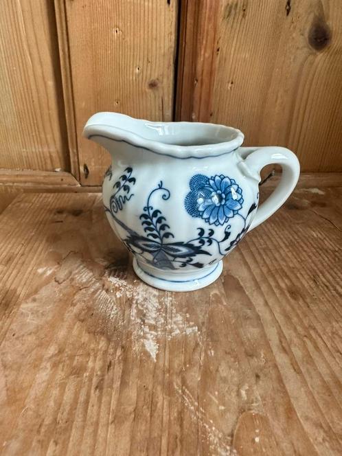 Blue Danube melkkan – porselein – 9 cm hoog, Antiek en Kunst, Antiek | Servies los, Ophalen of Verzenden
