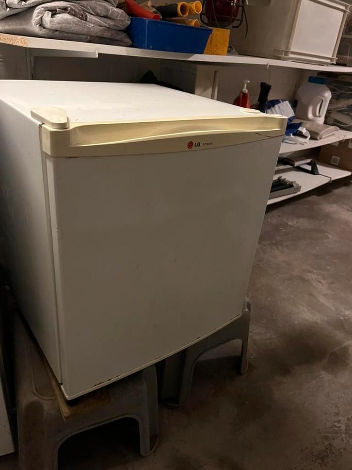 Mini koelkast, Witgoed en Apparatuur, Vriezers en Diepvrieskisten, Gebruikt, Minder dan 85 cm, Minder dan 60 cm, Ophalen