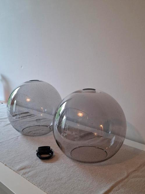 2 bolvormige plafondlampen rookglas van MADE  (de kappen), Huis en Inrichting, Lampen | Plafondlampen, Zo goed als nieuw, Glas
