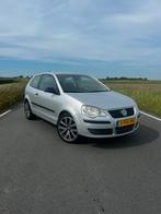 Volkswagen Polo 1.4 55KW AUT 2006 Grijs, Auto's, 74 pk, 4 cilinders, 1033 kg, 1000 kg