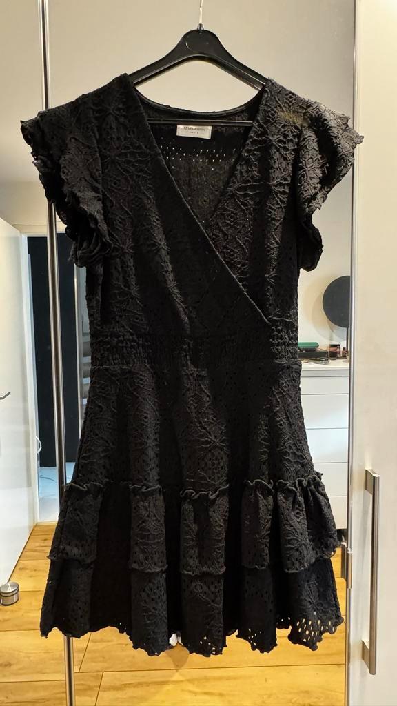 Elegante Zwarte Kant Jurk - Revelation (Sting), Kleding | Dames, Jurken, Zo goed als nieuw, Maat 36 (S), Zwart, Boven de knie