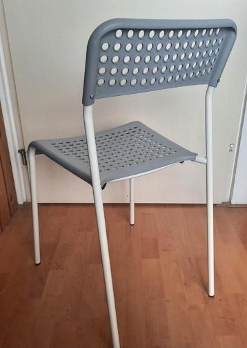 Stoel  (buro of eettafel) ikea beschikbaar voor biedingen