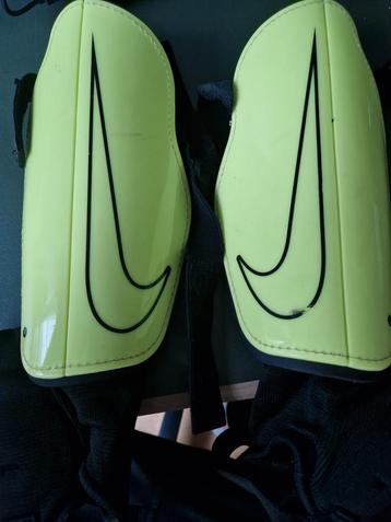 Nike Scheenbeschermers beschikbaar voor biedingen