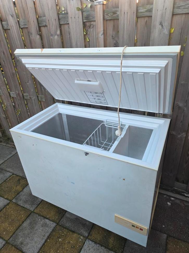 Gebruikte Vrieskist - Ruim en Functioneel, Witgoed en Apparatuur, Vriezers en Diepvrieskisten, Gebruikt, Vrijstaand, Vrieskist
