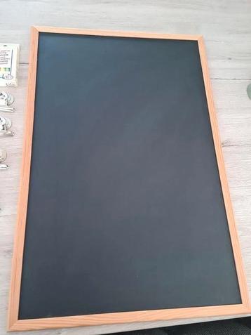 Magnetisch krijtbord inclusief magneten en krijt beschikbaar voor biedingen