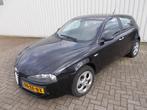Alfa Romeo 147 2.0 T.Spark Distinctive ( APK KEURING BIJ AFL, Auto's, Alfa Romeo, Voorwielaandrijving, Gebruikt, 400 kg, Zwart