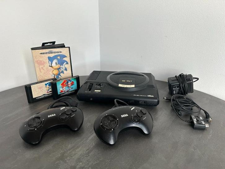 Sega Mega Drive + 2 sonic games, Spelcomputers en Games, Spelcomputers | Sega, Gebruikt, Mega Drive, Met 2 controllers, Met games