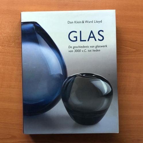 Glas - De geschiedenis van glaswerk van 3000 v.C. tot heden, Boeken, Kunst en Cultuur | Fotografie en Design, Gelezen, Ophalen of Verzenden