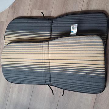 2 nieuwe Tuin stoel kussens beschikbaar voor biedingen