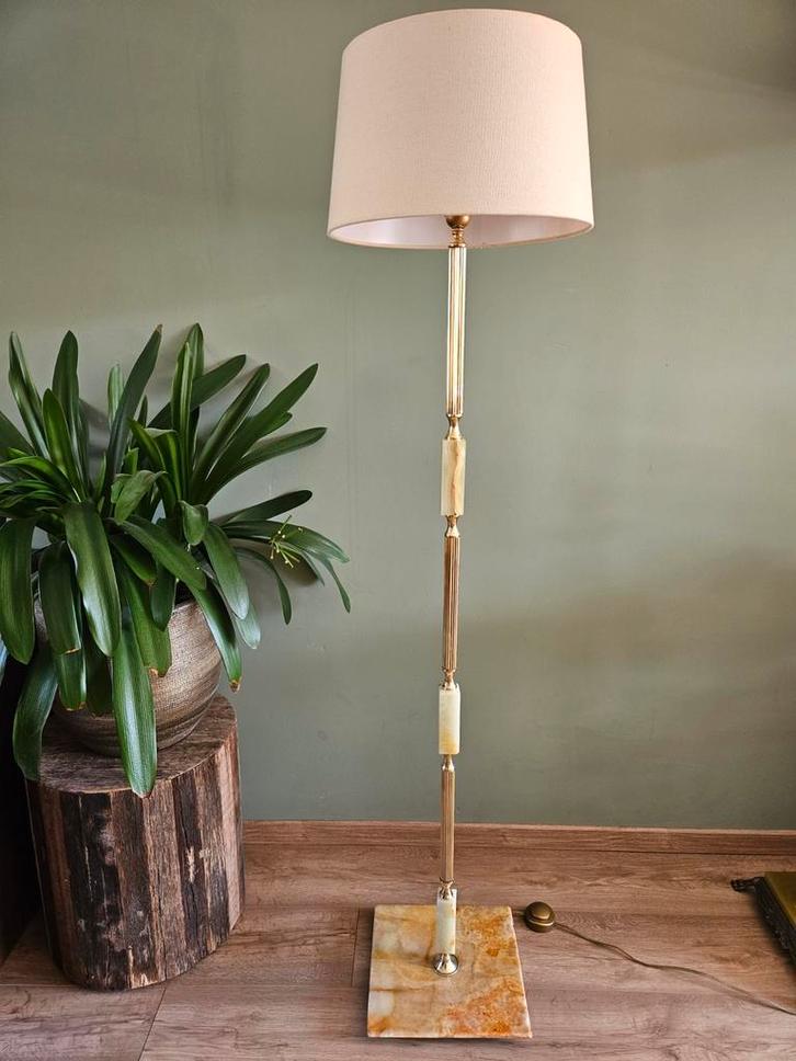 Vloerlamp / staande lamp marmer en messing, vintage, Huis en Inrichting, Lampen | Vloerlampen, Gebruikt, 150 tot 200 cm, Metaal