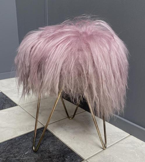 50 jaren lila kleur langharig geiten haar krukje hairpinpoot, Huis en Inrichting, Krukjes, Gebruikt, Overige materialen, Ophalen of Verzenden