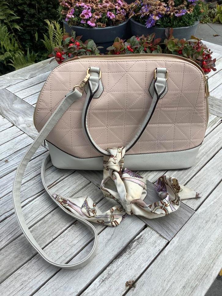 Handige damestas - merk Aldo - met zijden sjaaltje, Sieraden, Tassen en Uiterlijk, Tassen | Damestassen, Gebruikt, Handtas, Overige kleuren