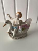 Vintage Porseleinen Beeldje van Cupido op Zwaan, Antiek en Kunst, Antiek | Keramiek en Aardewerk, Ophalen of Verzenden