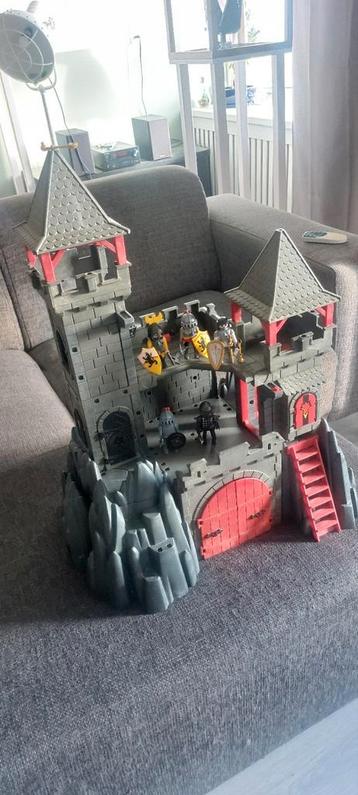 Playmobil groot drakenkasteel incl. 5 ridders met wapens beschikbaar voor biedingen