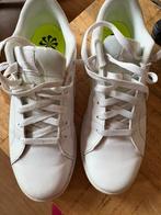 Nike maat 40 (valt als 39, of als een hele kleine 40), Ophalen of Verzenden, Zo goed als nieuw, Sneakers of Gympen